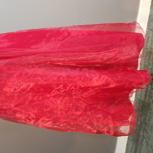 Organza Shimmering red dress approximate size 6 - Picture 4 of 17
